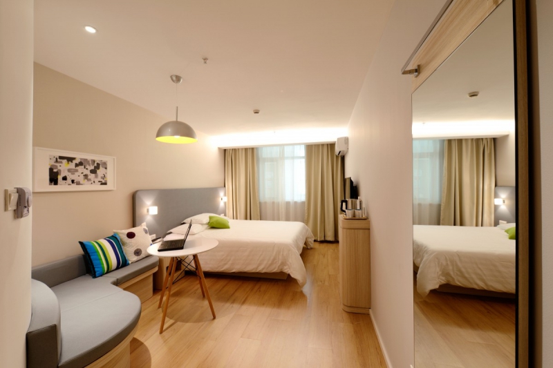 hotel-LA FARLEDE-min_hotel_guest_room_new-634601